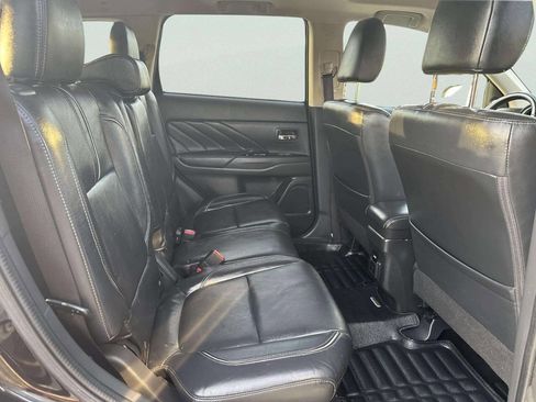 Used 2018 Mitsubishi Outlander GT image 16