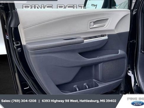 Used 2024 Toyota Sienna LE image 17