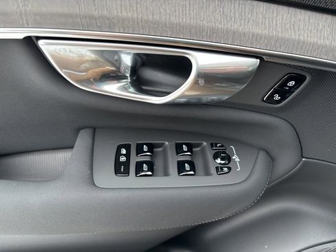 New 2026 Volvo XC90 T8 Ultra w/ Protection Package Premier AWD/4WD image 18
