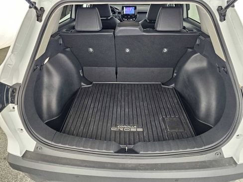 Used 2023 Toyota Corolla Cross XLE image 14