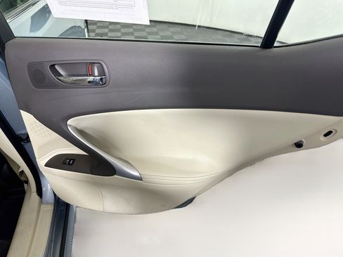Used 2010 Lexus IS 250 w/ Preferred Accessory Package RWD image 27