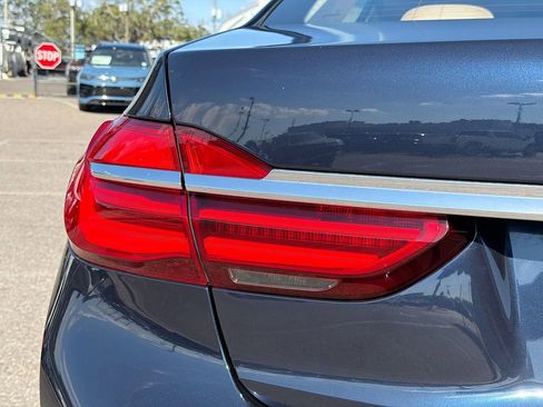Used 2016 BMW 750i image 10