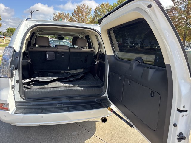 Used 2022 Lexus GX 460 Luxury w/ Off Road Package AWD/4WD image 7