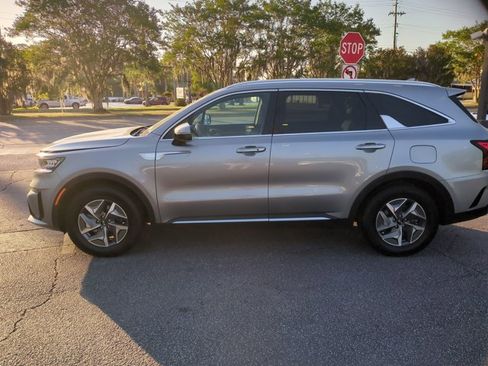 Used 2021 Kia Sorento EX image 9