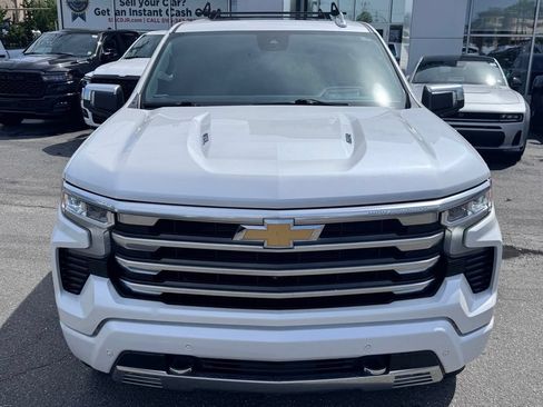 Used 2023 Chevrolet Silverado 1500 High Country w/ High Country Premium Package AWD/4WD image 2