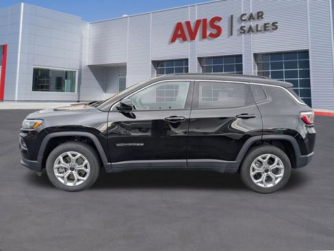 Used 2025 Jeep Compass Latitude w/ Sun & Sound Group image 10