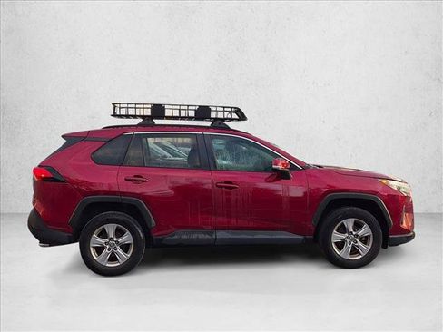 Used 2022 Toyota RAV4 XLE w/ Convenience Package FWD image 3