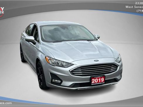 Used 2019 Ford Fusion SE w/ Equipment Group 151A image 3