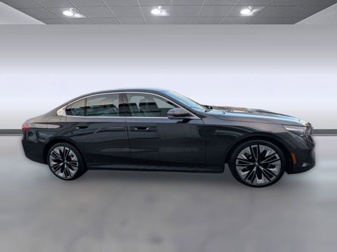 Certified 2025 BMW 530i image 8