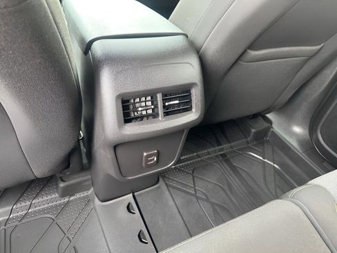 Used 2023 Chevrolet Equinox LT image 21