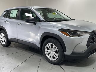 New 2025 Toyota Corolla Cross L video 3