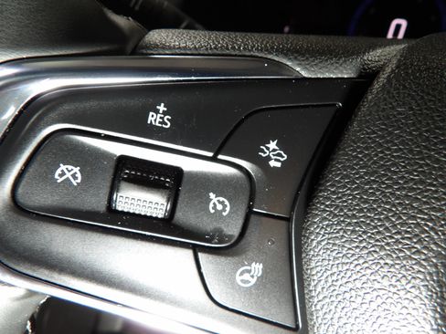 Used 2025 Chevrolet Trax LT w/ LT Convenience Package FWD image 17