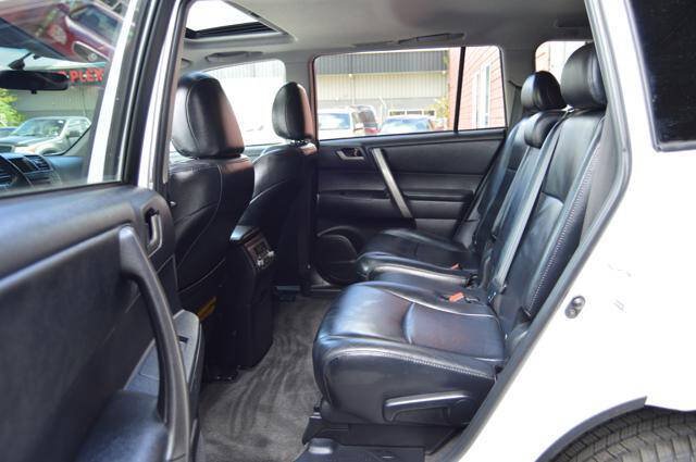 Used 2010 Toyota Highlander SE AWD/4WD image 12