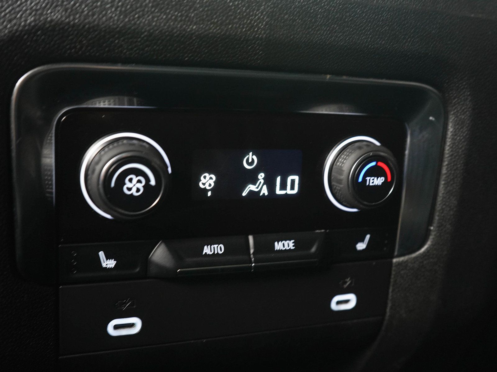 Used 2022 Chevrolet Suburban RST w/ Sport Performance Package AWD/4WD image 17