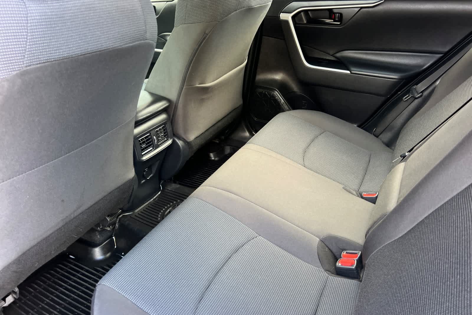 Used 2023 Toyota RAV4 LE AWD/4WD image 4
