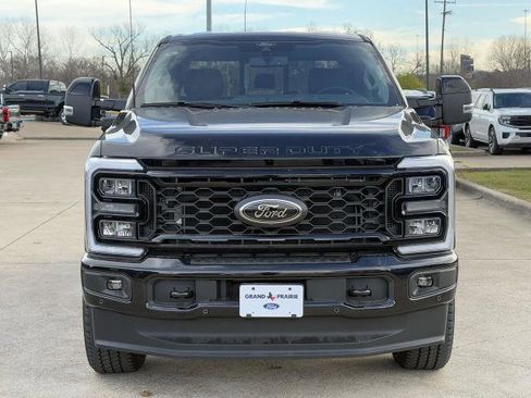 New 2026 Ford F250 Lariat w/ Black Appearance Package image 8
