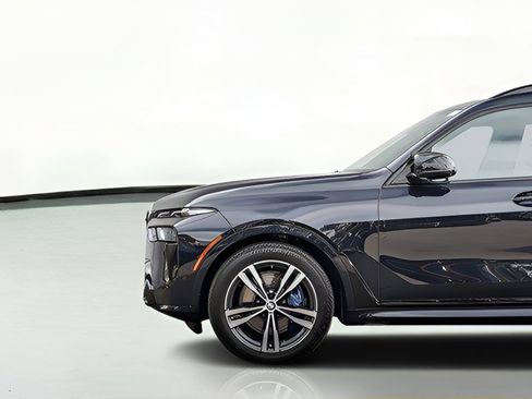 Used 2023 BMW X7 M60i image 22