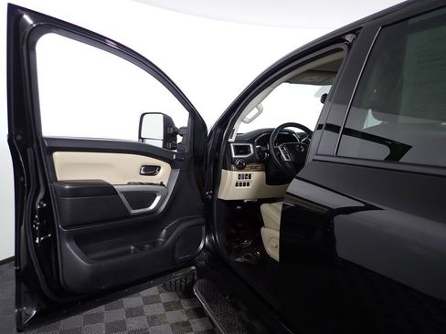 Used 2016 Nissan Titan SL image 25
