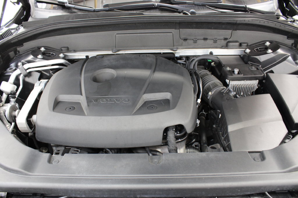 Used 2019 Volvo XC60 T6 Momentum w/ Premium Package AWD/4WD image 34