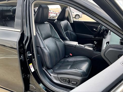 Used 2019 Lexus ES 350 Ultra Luxury w/ Accessory Package 2 image 9