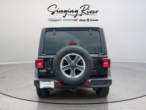 Used 2018 Jeep Wrangler Unlimited Sahara AWD/4WD image 6