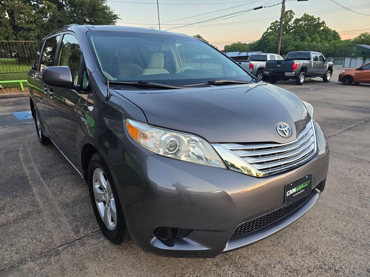 Used 2012 Toyota Sienna LE FWD image 3