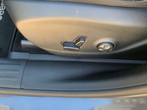 Used 2019 Jeep Cherokee Latitude Plus image 8