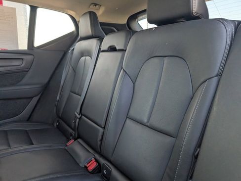 Used 2024 Volvo XC40 B5 Core image 8