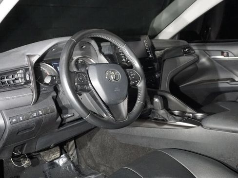 Used 2022 Toyota Camry SE FWD image 12