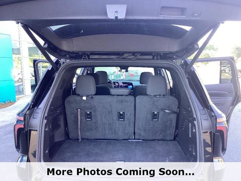 Used 2024 Chevrolet Traverse LT FWD image 22
