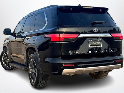 Used 2023 Toyota Sequoia Limited image 4