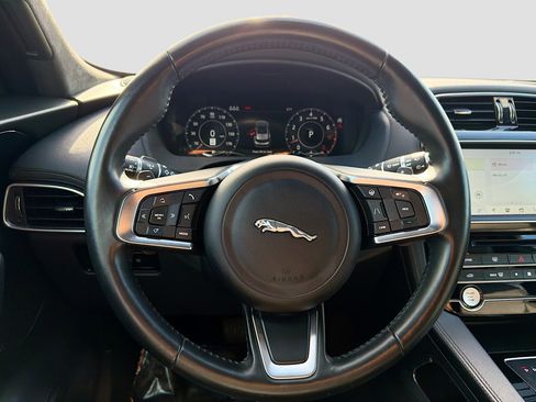 Used 2020 Jaguar F-PACE Prestige image 40