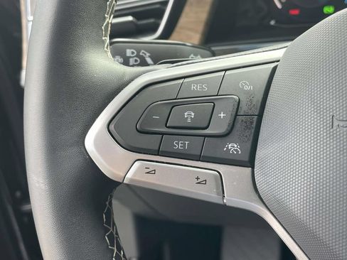 Certified 2024 Volkswagen Atlas SE FWD image 25