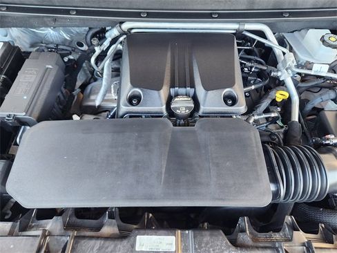 Used 2024 Chevrolet Colorado Z71 w/ LPO, Dark Essentials Package image 30