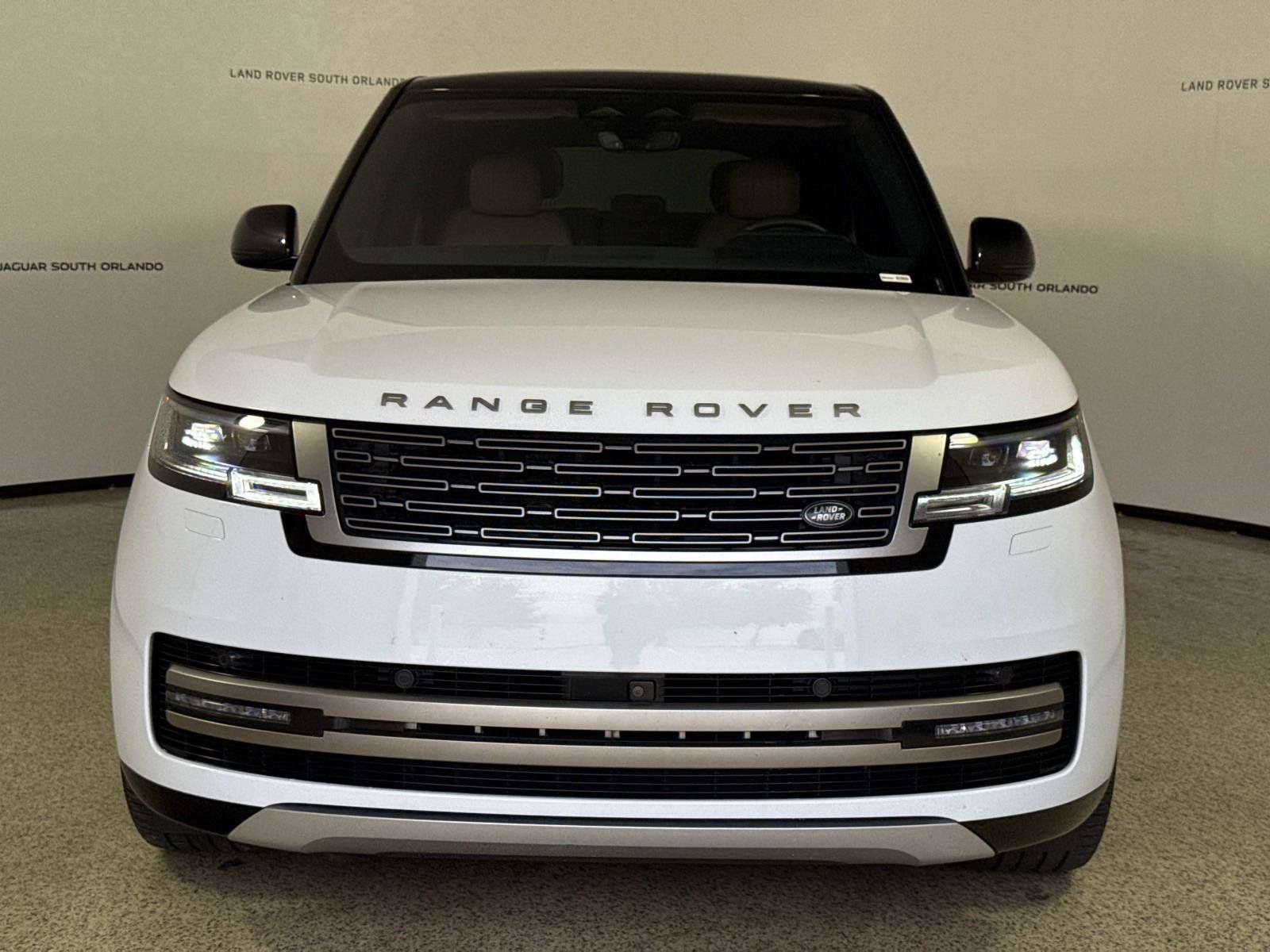 Used 2025 Land Rover Range Rover SE AWD/4WD image 8