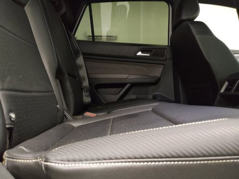 Used 2023 Volkswagen Atlas Cross Sport SE FWD image 19