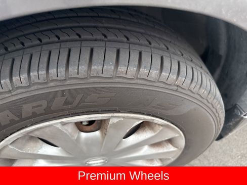 Used 2016 Nissan Versa SV image 4