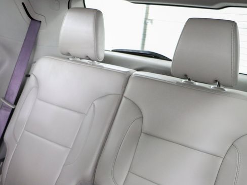 Used 2023 GMC Acadia SLT AWD/4WD image 26