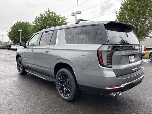 New 2026 Chevrolet Suburban Premier AWD/4WD image 2