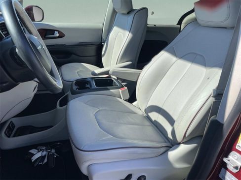 Used 2017 Chrysler Pacifica Limited w/ UConnect Theater Package image 13