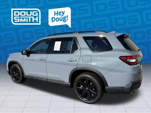 Used 2025 Honda Pilot Black Edition image 2