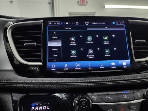 Used 2024 Chrysler Pacifica Limited image 63