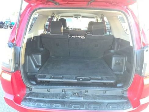 Used 2018 Toyota 4Runner SR5 AWD/4WD image 9
