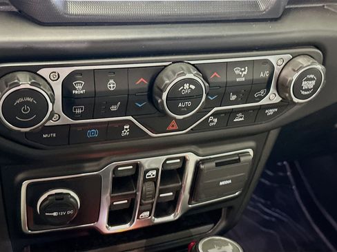 Used 2023 Jeep Wrangler Unlimited Sahara image 24