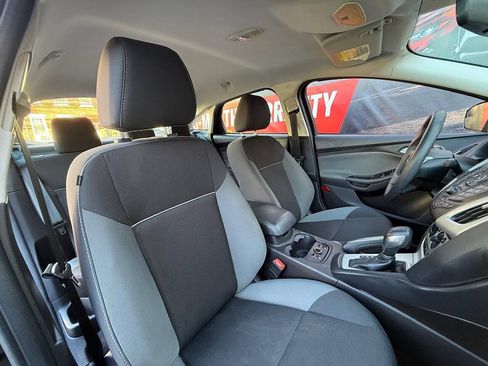 Used 2014 Ford Focus SE w/ SE Winter Package FWD image 13