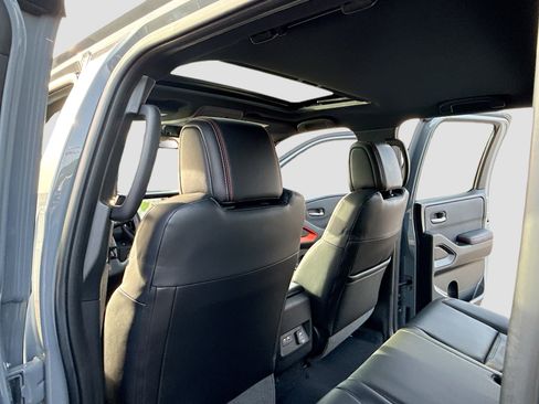 Used 2025 Nissan Frontier PRO-4X w/ Pro Premium Package image 6