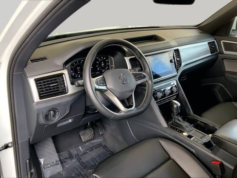 Used 2023 Volkswagen Atlas Cross Sport SE w/ Panoramic Sunroof Package FWD image 18