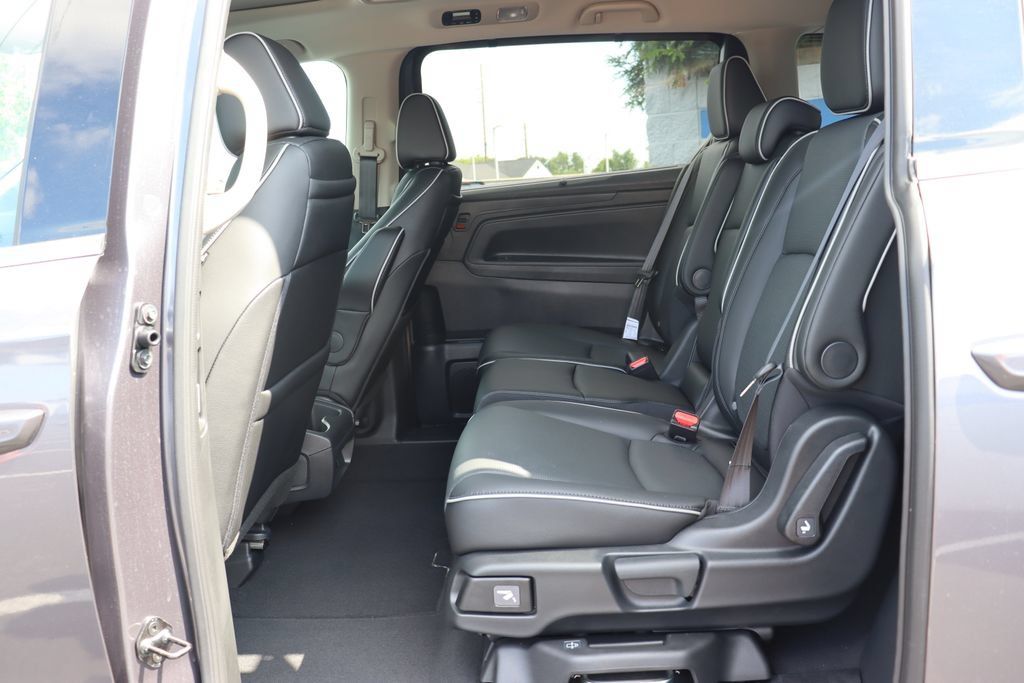 Certified 2026 Honda Odyssey Elite image 11