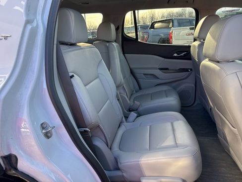 Used 2022 GMC Acadia SLT w/ Preferred Package image 14
