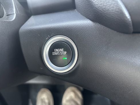 Used 2024 GMC Terrain SLT image 25